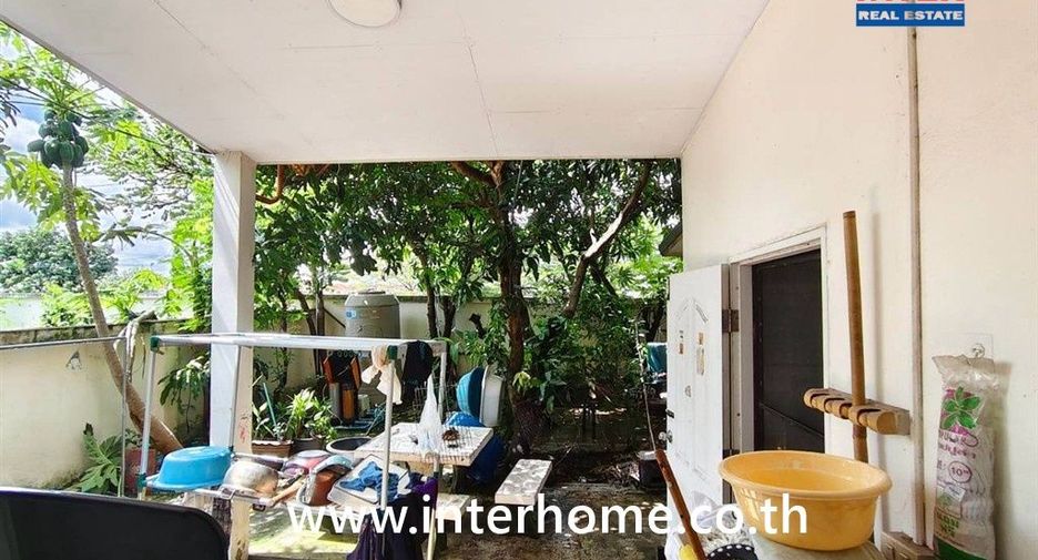 Casa adosada en venta de 3 habitaciones en Sai Noi, Nonthaburi