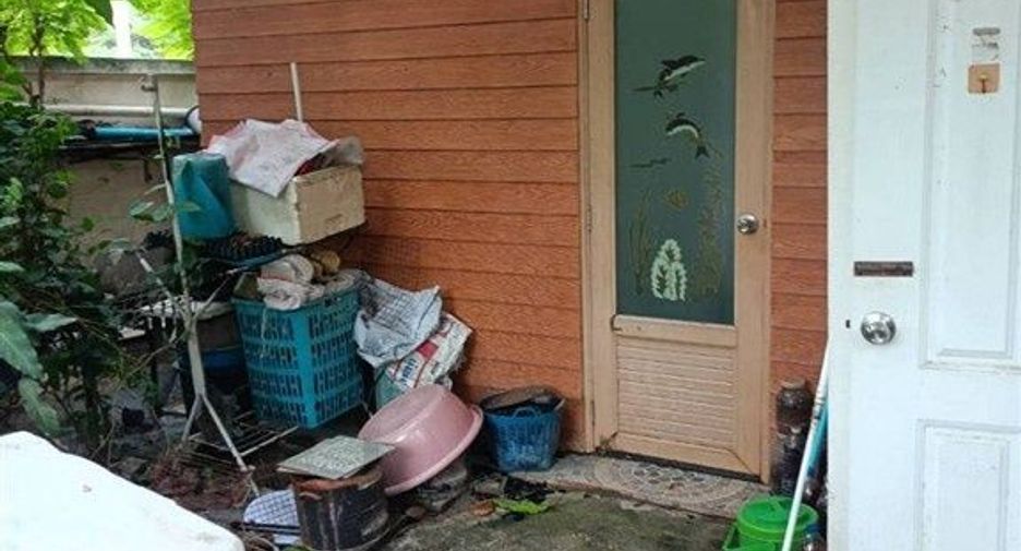 Casa adosada en venta de 3 habitaciones en Sai Noi, Nonthaburi