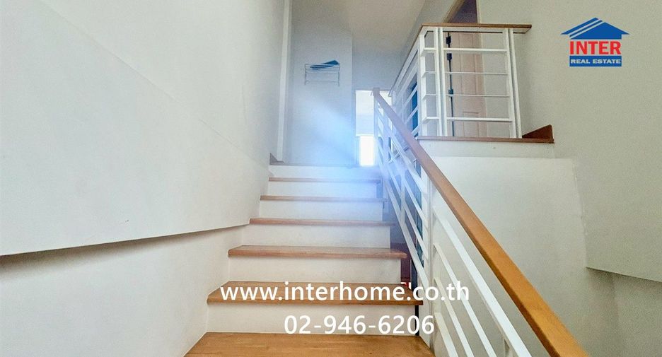 For sale 4 bedrooms townhouse in Bang Kapi, Bangkok