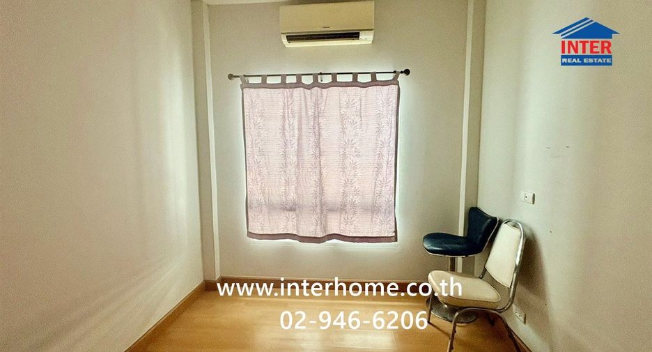 For sale 4 bedrooms townhouse in Bang Kapi, Bangkok