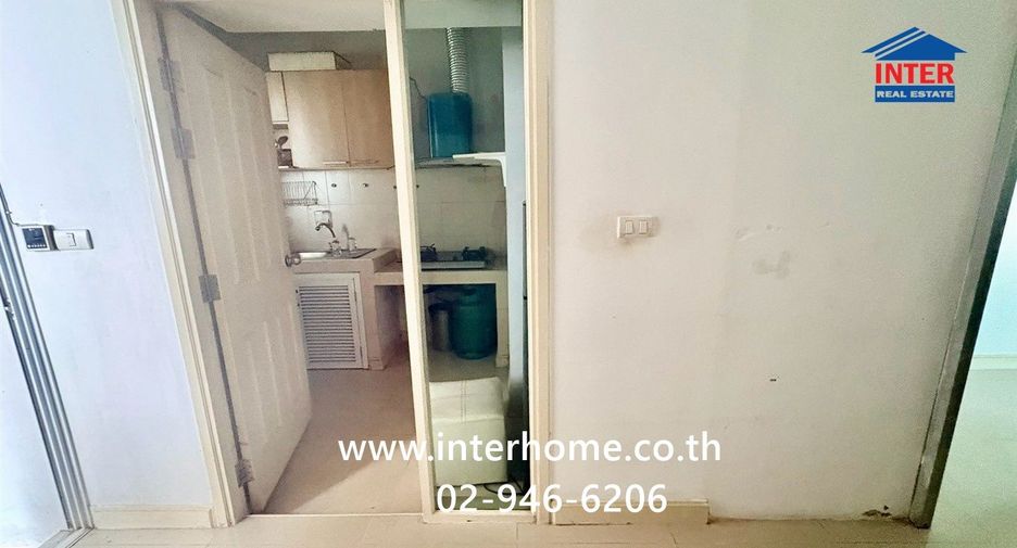 For sale 4 bedrooms townhouse in Bang Kapi, Bangkok