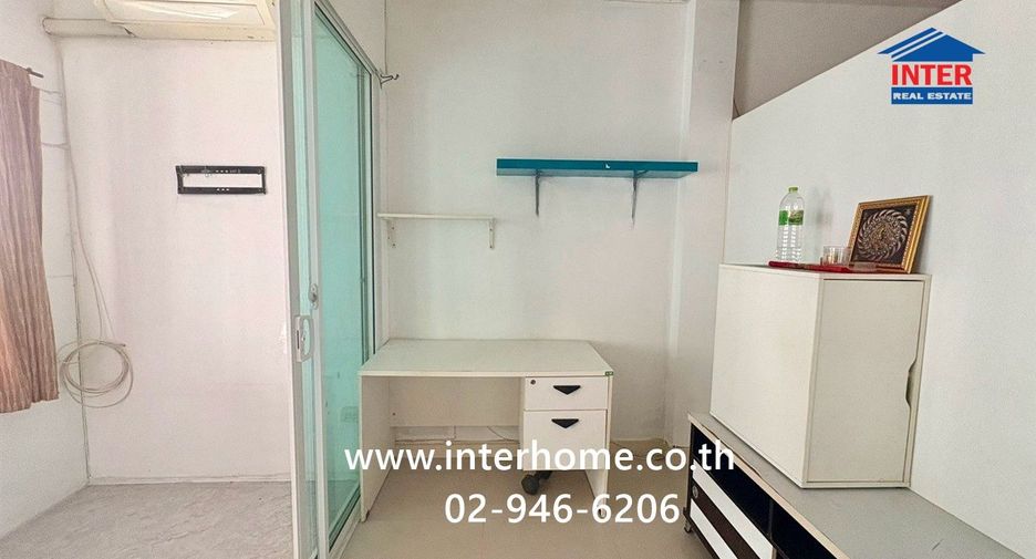 For sale 4 bedrooms townhouse in Bang Kapi, Bangkok