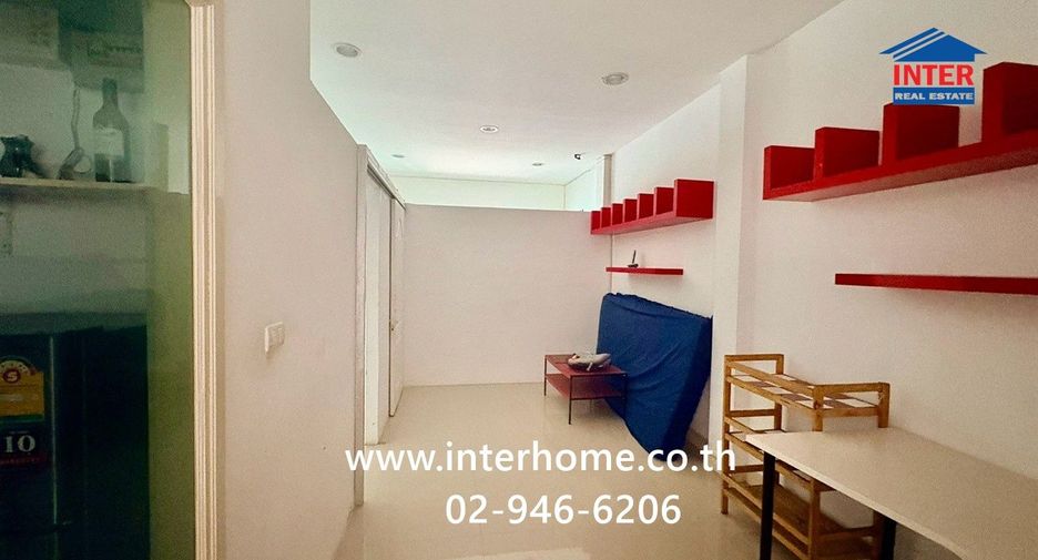 For sale 4 bedrooms townhouse in Bang Kapi, Bangkok