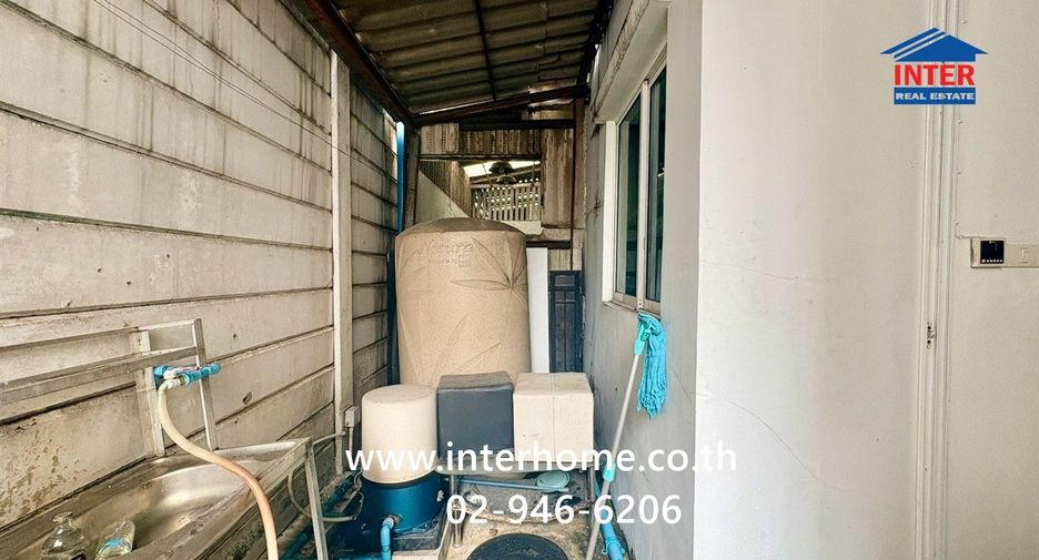 For sale 4 bedrooms townhouse in Bang Kapi, Bangkok