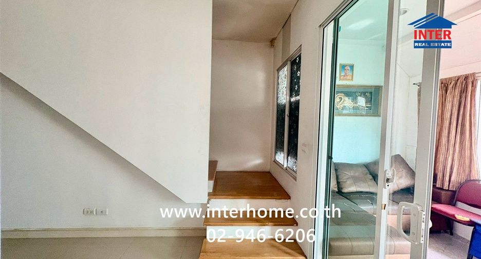 For sale 4 bedrooms townhouse in Bang Kapi, Bangkok