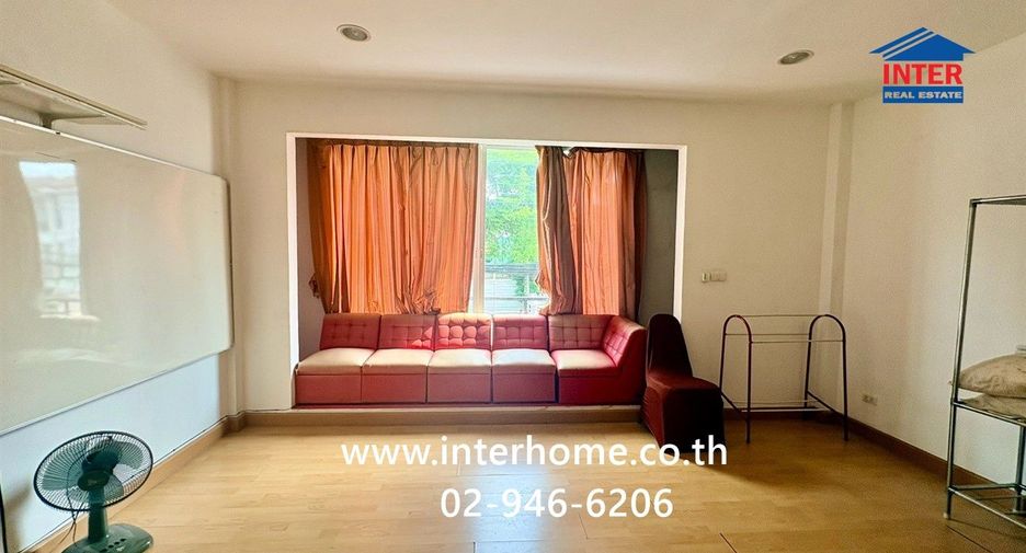 For sale 4 bedrooms townhouse in Bang Kapi, Bangkok