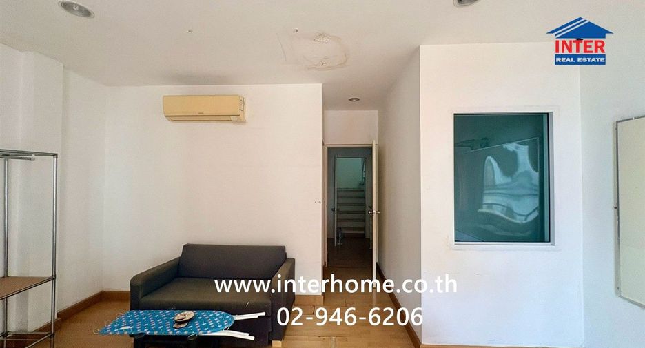 For sale 4 bedrooms townhouse in Bang Kapi, Bangkok