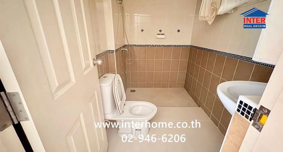 For sale 4 bedrooms townhouse in Bang Kapi, Bangkok
