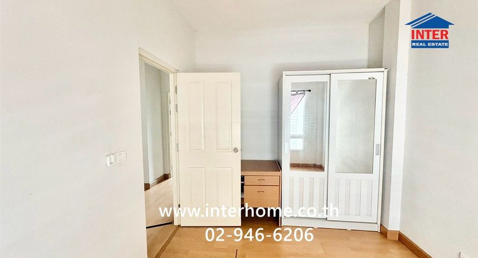 For sale 4 bedrooms townhouse in Bang Kapi, Bangkok