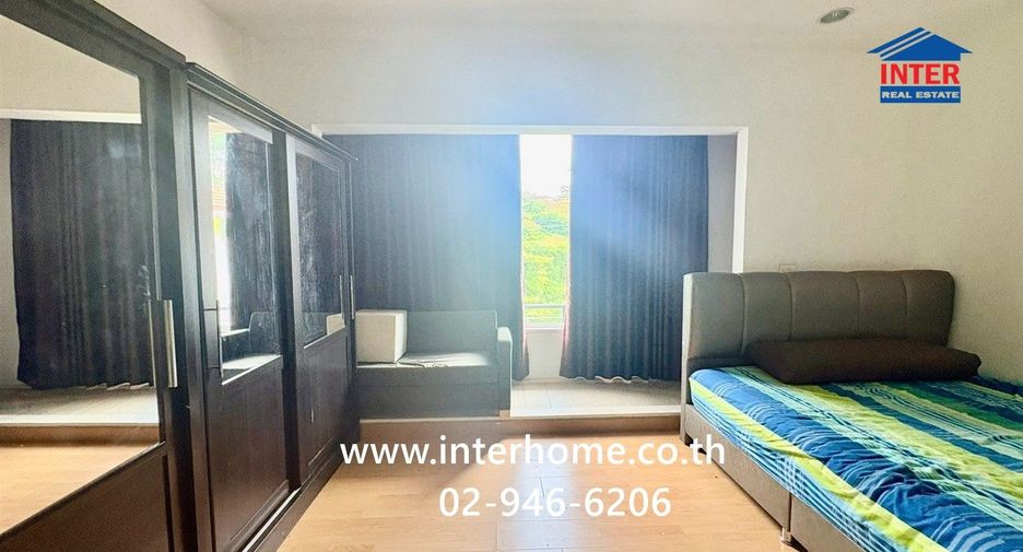 For sale 4 bedrooms townhouse in Bang Kapi, Bangkok