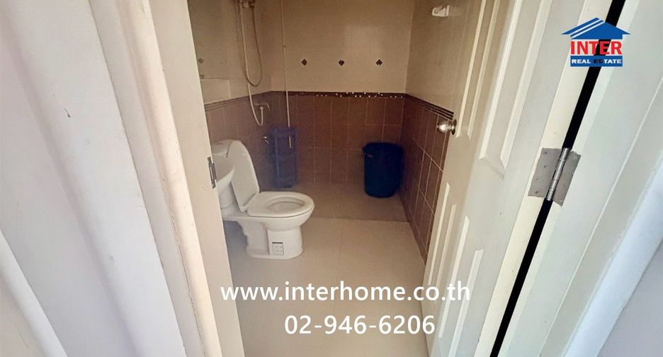 For sale 4 bedrooms townhouse in Bang Kapi, Bangkok