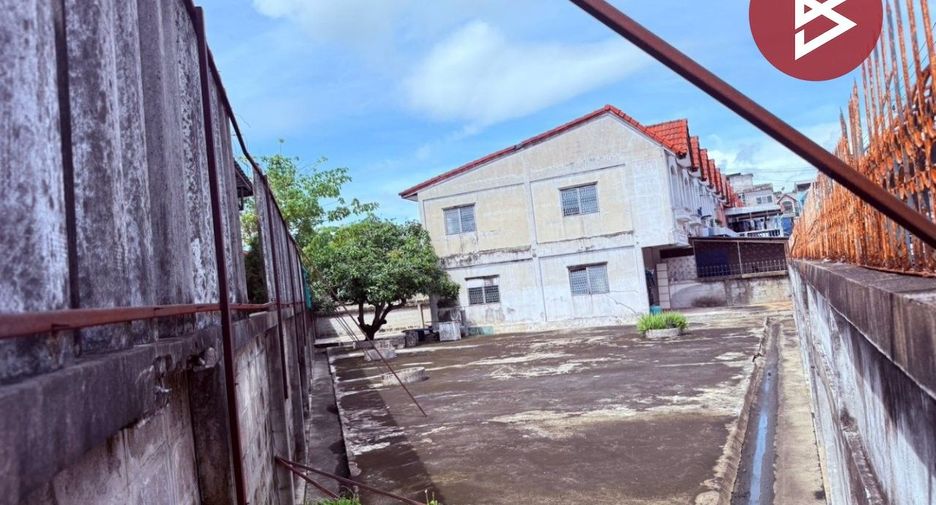 For sale 2 bedrooms townhouse in Thung Khru, Bangkok