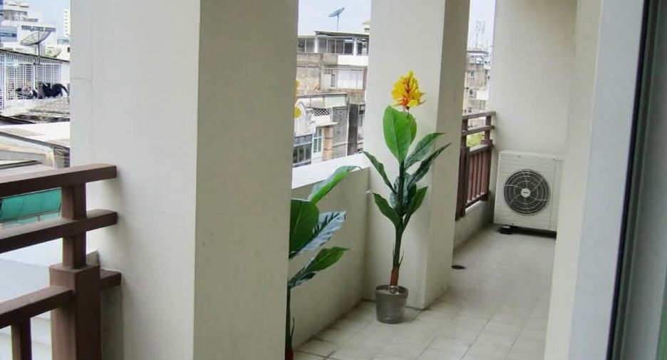 For rent 3 bedrooms condo in Sathon, Bangkok