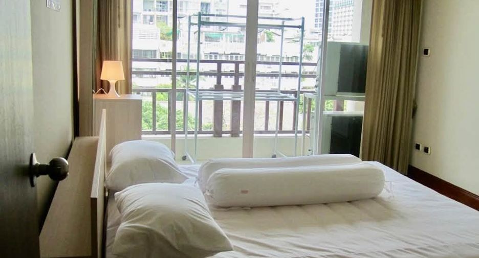 For rent 3 bedrooms condo in Sathon, Bangkok