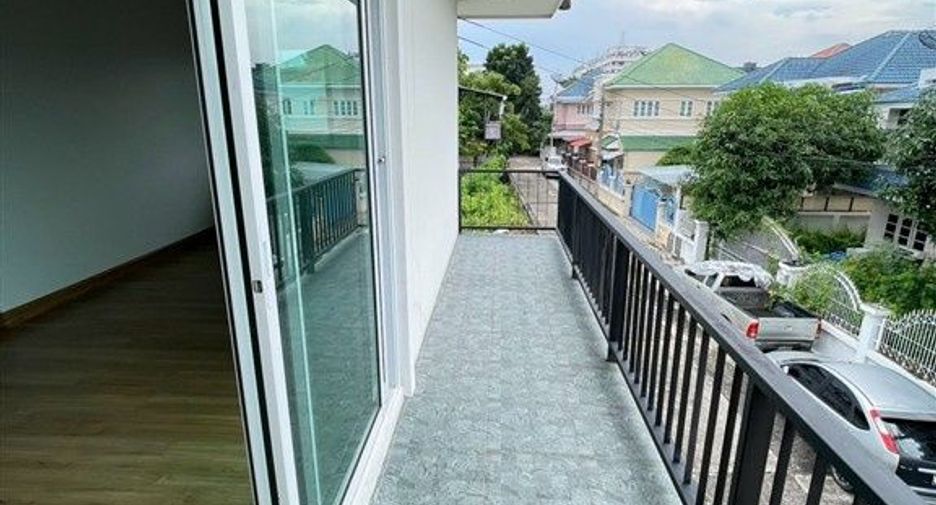 Casa en venta de 3 habitaciones en Bang Khen, Bangkok