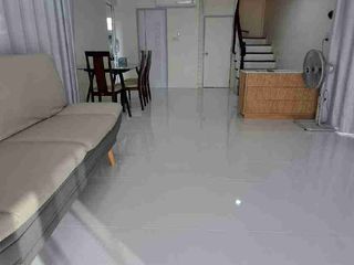 Casa en alquiler de 3 habitaciones en Mueang Rayong, Rayong