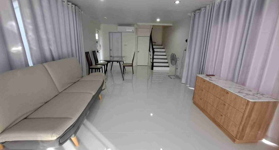 Casa en alquiler de 3 habitaciones en Mueang Rayong, Rayong