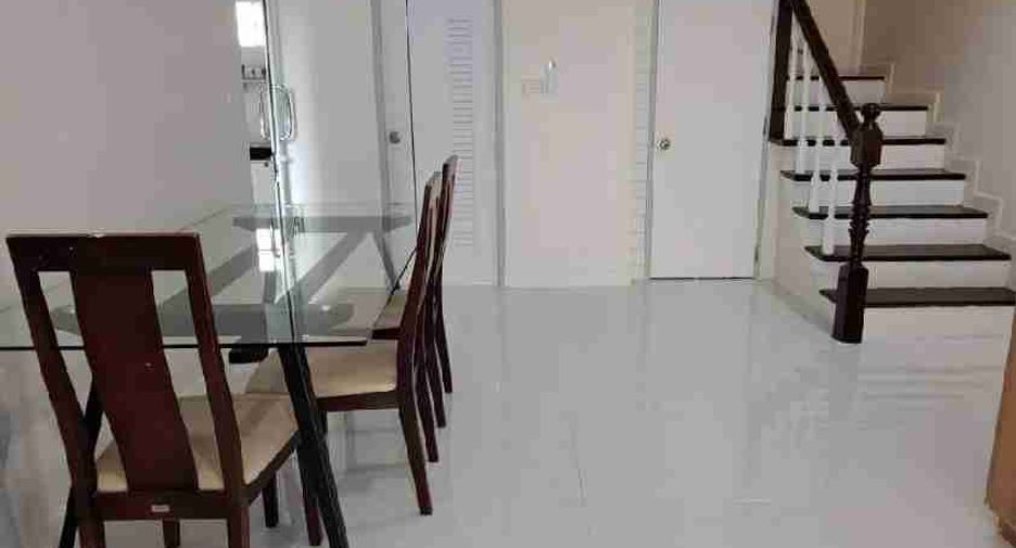 Casa en alquiler de 3 habitaciones en Mueang Rayong, Rayong