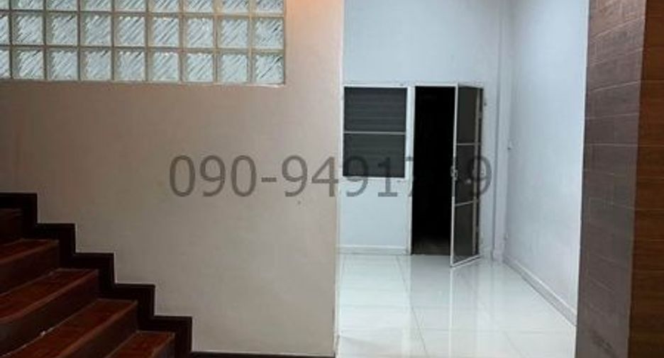 Casa adosada en alquiler de 4 habitaciones en Phra Khanong, Bangkok