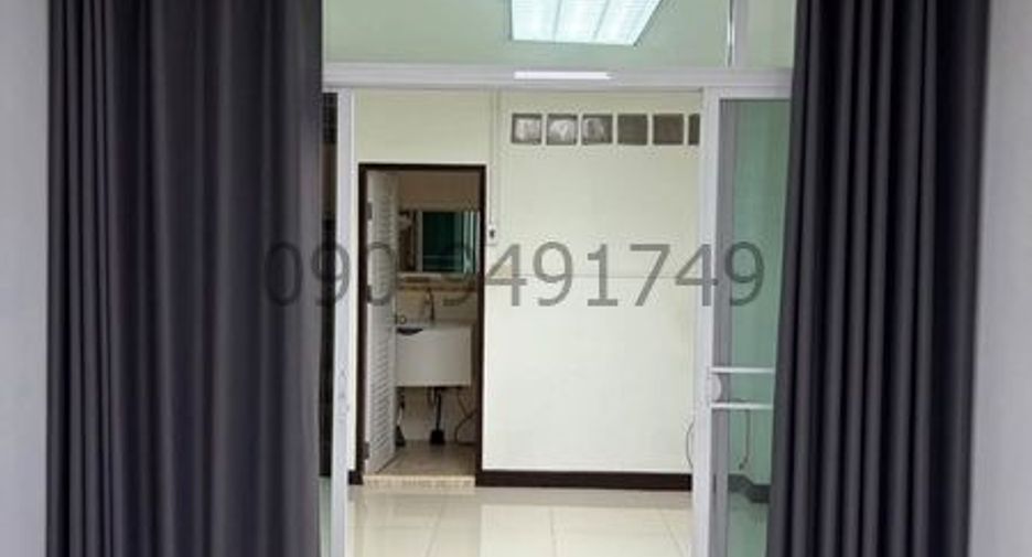 Casa adosada en alquiler de 4 habitaciones en Phra Khanong, Bangkok