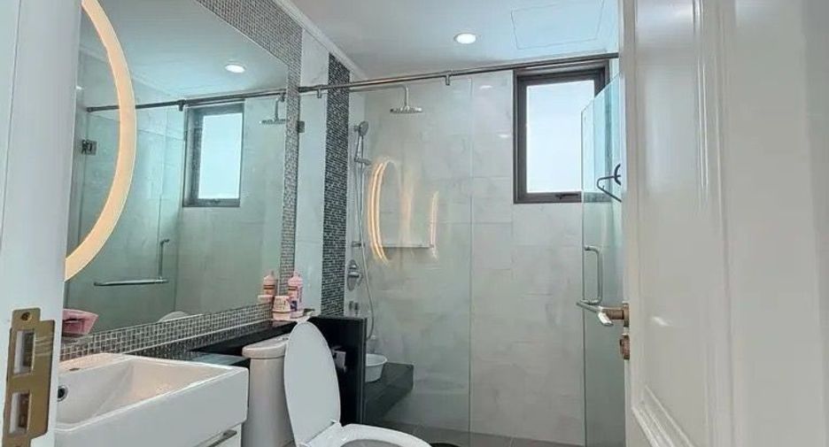 For rent 4 bedrooms condo in Watthana, Bangkok