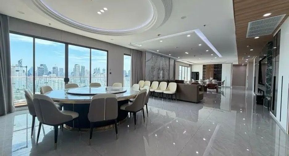 For rent 4 bedrooms condo in Watthana, Bangkok