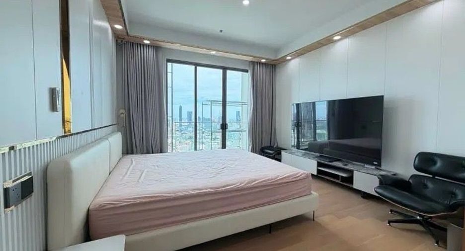 For rent 4 bedrooms condo in Watthana, Bangkok