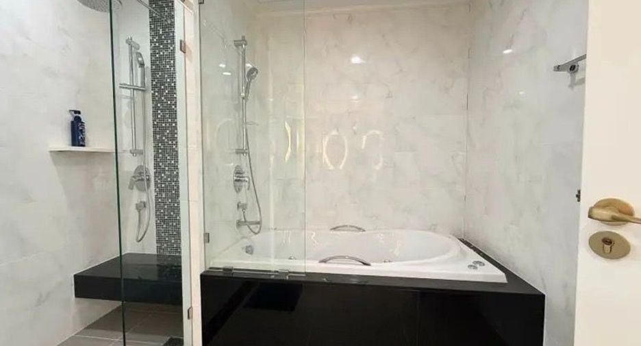 For rent 4 bedrooms condo in Watthana, Bangkok