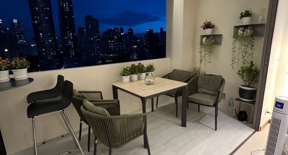 For sale 3 bedrooms condo in Watthana, Bangkok