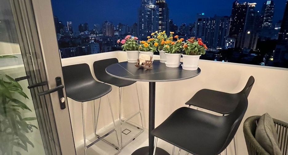 For sale 3 bedrooms condo in Watthana, Bangkok