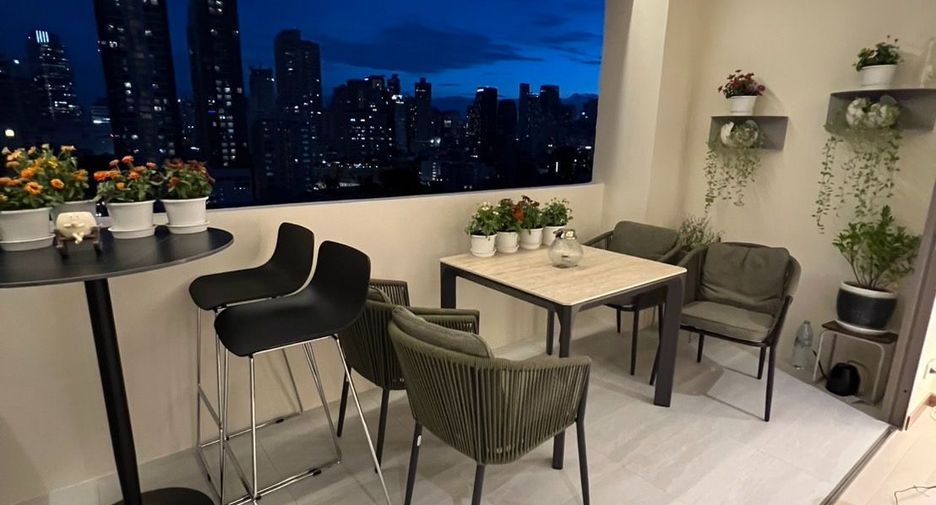 For sale 3 bedrooms condo in Watthana, Bangkok