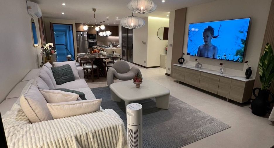 For sale 3 bedrooms condo in Watthana, Bangkok