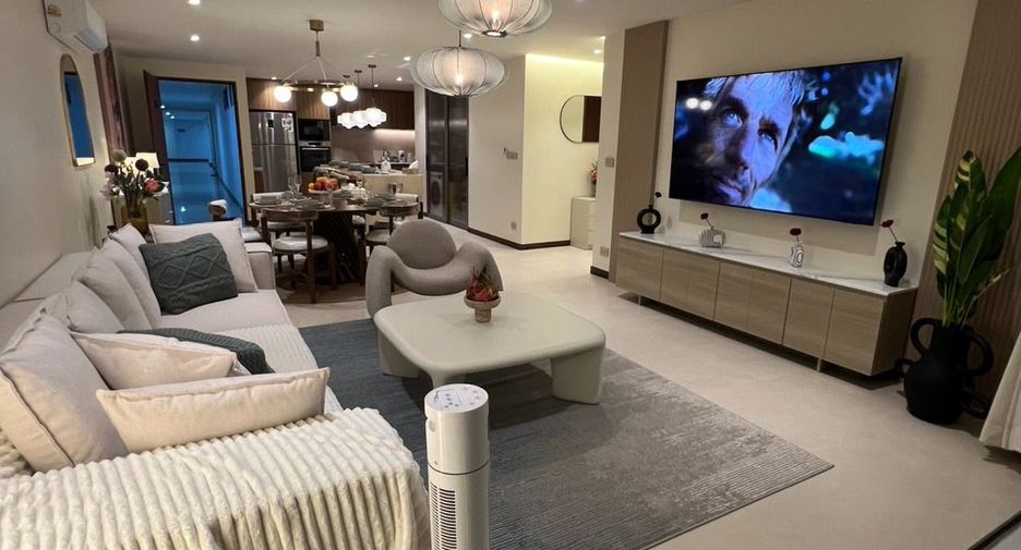 For sale 3 bedrooms condo in Watthana, Bangkok