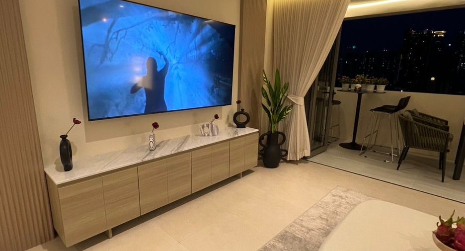For sale 3 bedrooms condo in Watthana, Bangkok
