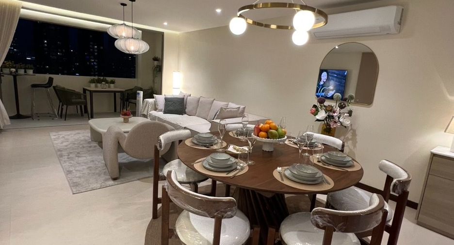 For sale 3 bedrooms condo in Watthana, Bangkok