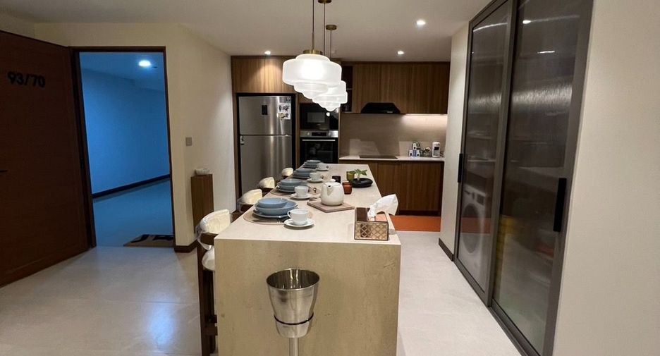 For sale 3 bedrooms condo in Watthana, Bangkok