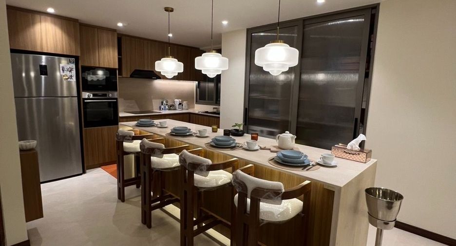 For sale 3 bedrooms condo in Watthana, Bangkok