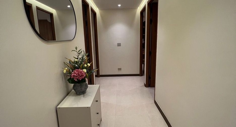 For sale 3 bedrooms condo in Watthana, Bangkok