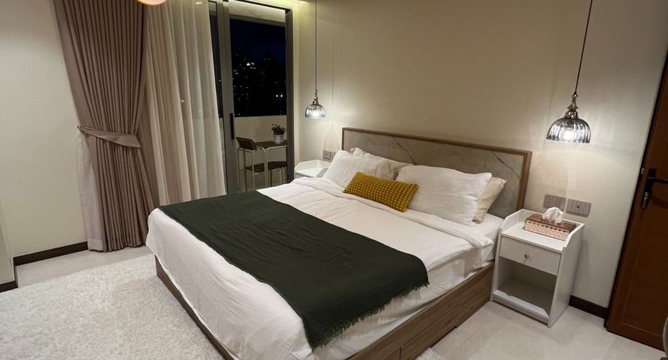 For sale 3 bedrooms condo in Watthana, Bangkok