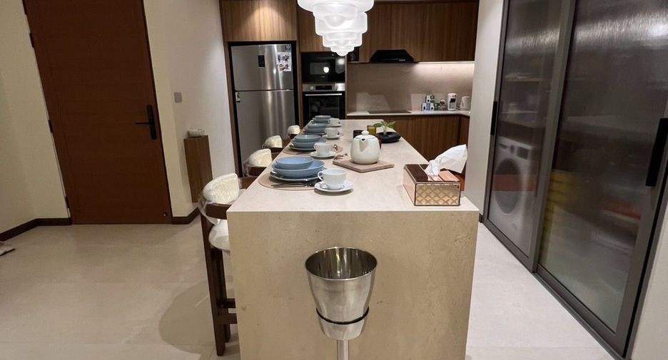 For sale 3 bedrooms condo in Watthana, Bangkok
