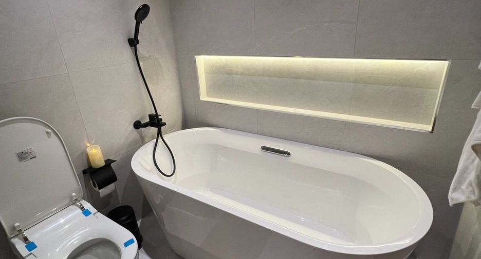 For sale 3 bedrooms condo in Watthana, Bangkok