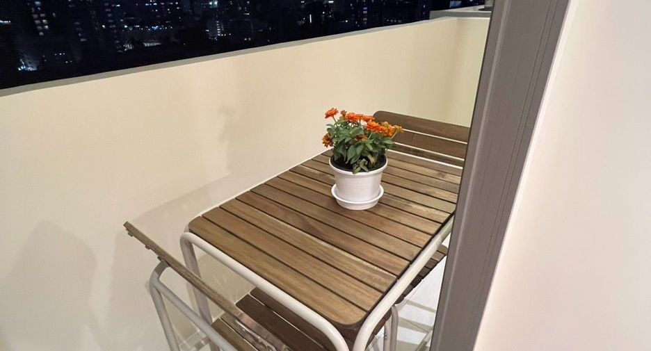For sale 3 bedrooms condo in Watthana, Bangkok