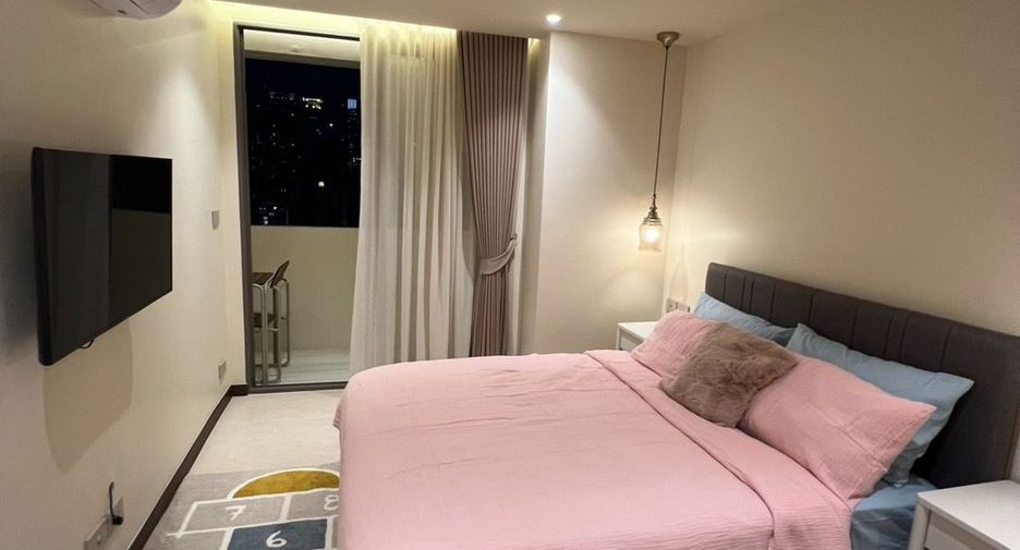 For sale 3 bedrooms condo in Watthana, Bangkok