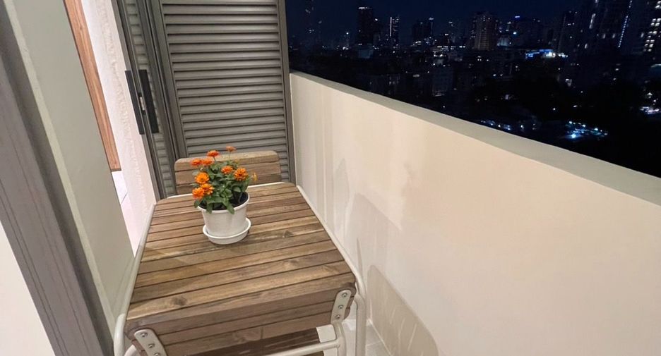 For sale 3 bedrooms condo in Watthana, Bangkok