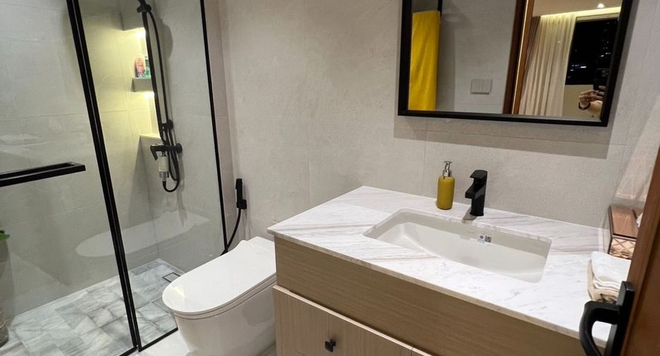 For sale 3 bedrooms condo in Watthana, Bangkok
