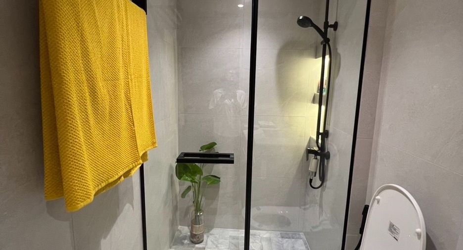 For sale 3 bedrooms condo in Watthana, Bangkok