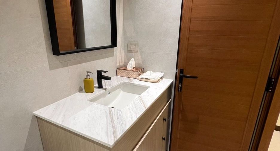 For sale 3 bedrooms condo in Watthana, Bangkok