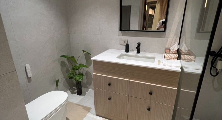 For sale 3 bedrooms condo in Watthana, Bangkok