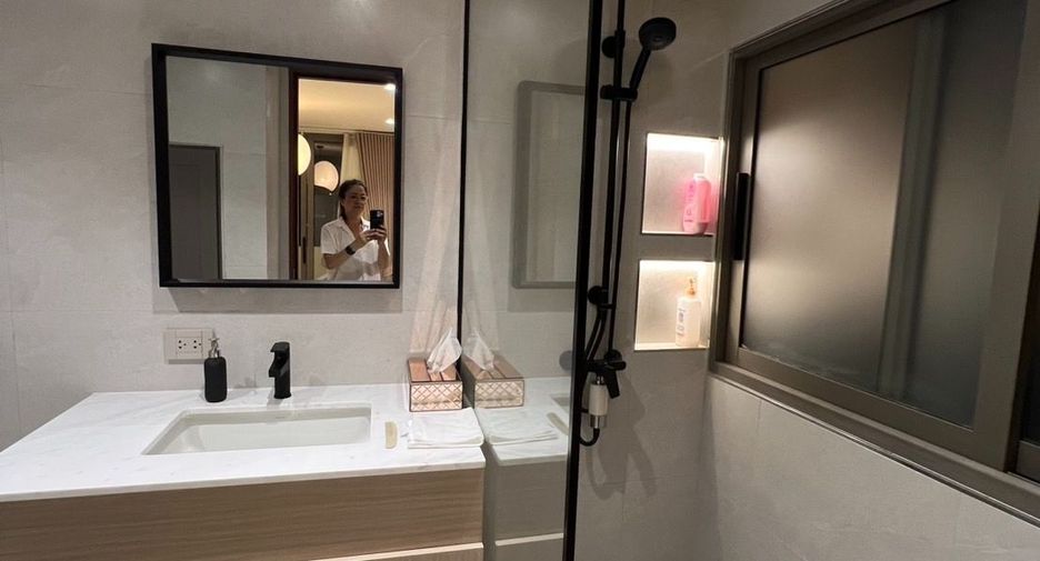 For sale 3 bedrooms condo in Watthana, Bangkok