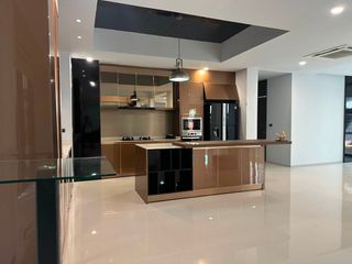 For rent 5 bedrooms house in Watthana, Bangkok